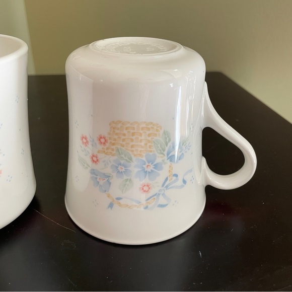 Set of 2 Corelle Corning Country Cornflower Cups Mugs Pink Blue Flower In Basket - Picture 3 of 3